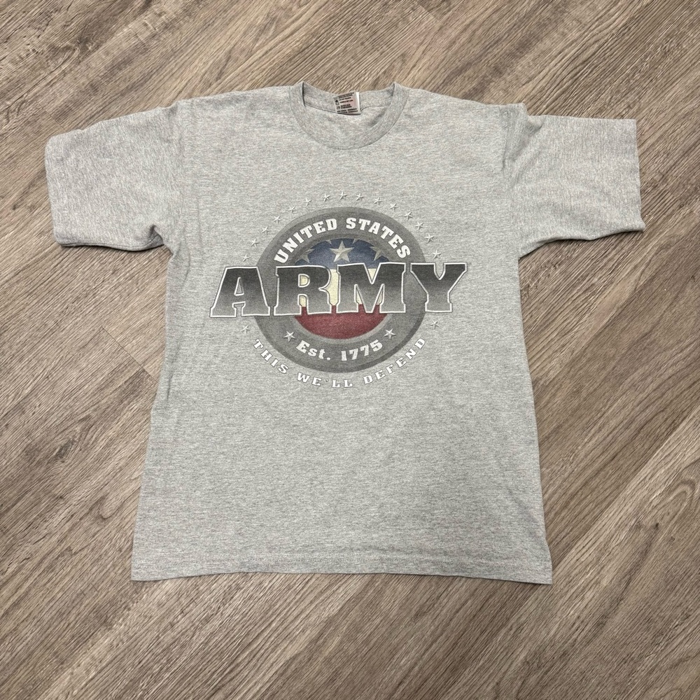 Bayside US Army T Shirt Mens Medium Grey This We'll Defend Graphic Made in USA‎